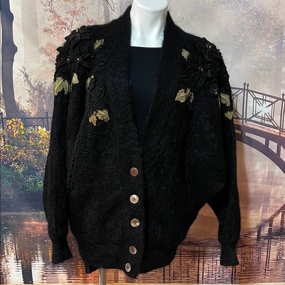 No Bell Sang Sweaters - Vintage Rose Song Lined Wool Appliqué Jacket Sweater – Black Floral Beaded